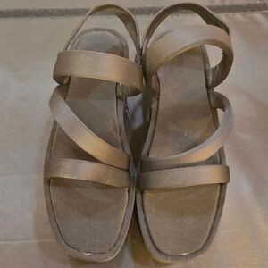 BRAND NEW FOREVER 21 ROUND-TOE ESPADRILLE WEDGE PLATFORM SANDAL